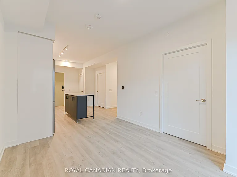 5105 Hurontario St #104 — Photo 16