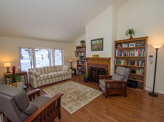4th image of 1704 W North Shore Dr #34