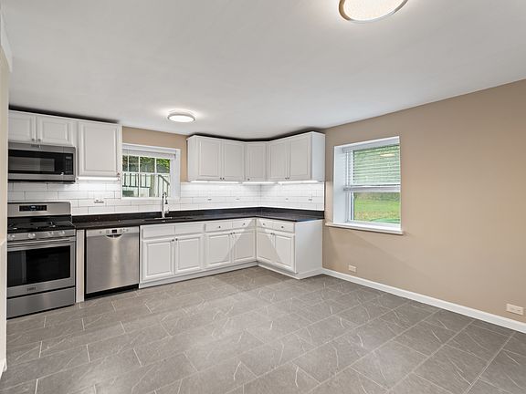4th image of 546 Chapel St APT 1