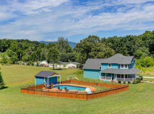 192 Zoe Cir, Jacksboro, TN 37757