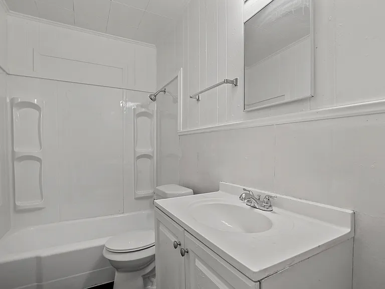 711 N Carroll Blvd — Photo 11