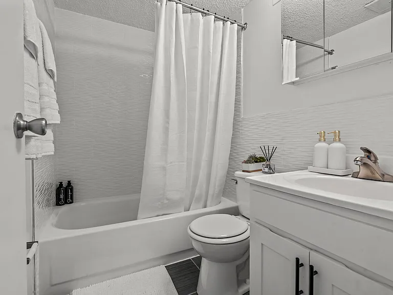 Rushwood Apartments — Photo 6