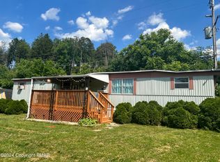 132 Sparrow Ln, East Stroudsburg, PA 18301