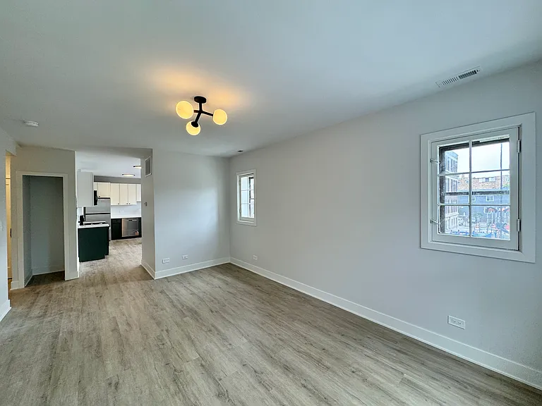 1635 W Cornelia Ave #2 — Photo 12