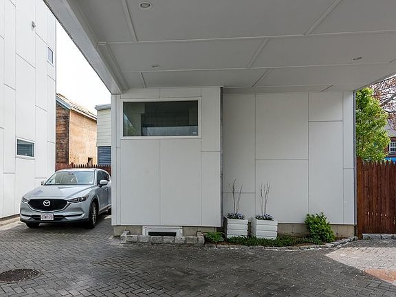 3rd image of 111 Charles St #111