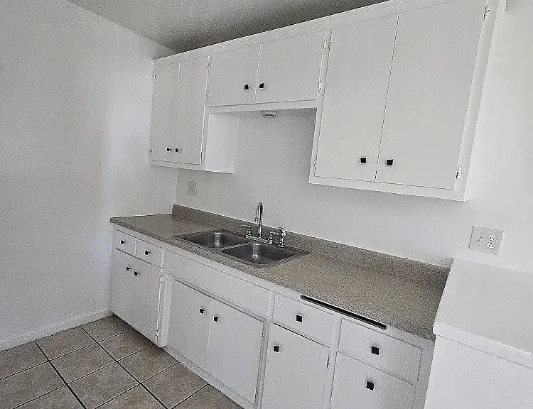 771 Spruce Ave #K & E — Photo 3