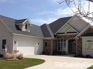 1014 Summerfield Dr, Dalton, PA 18414