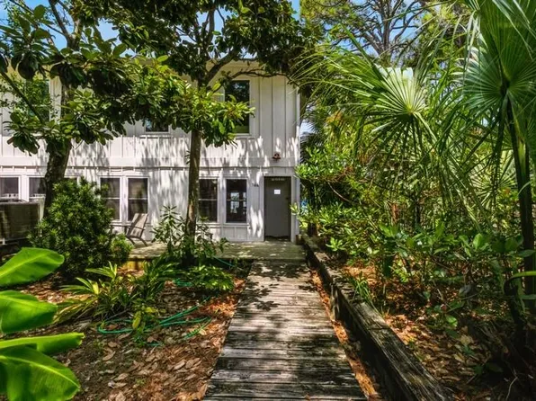 164 Ferry Rd NE, Fort Walton Beach, FL 32548