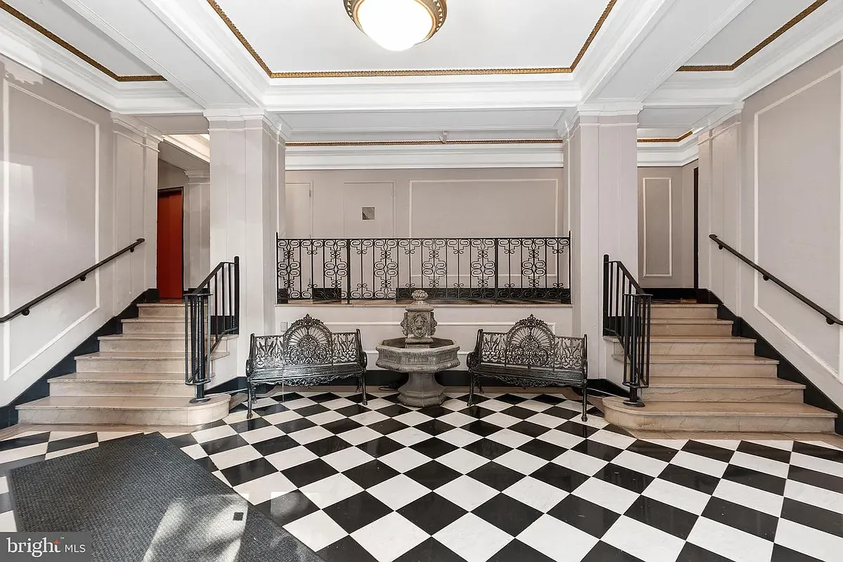 Building Lobby - 1615 Kenyon St NW #32