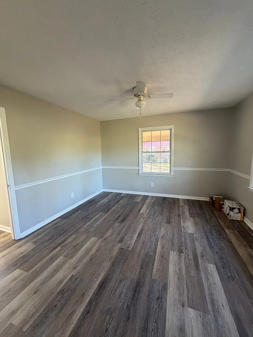 3 Bed 2 Bath House — Photo 4