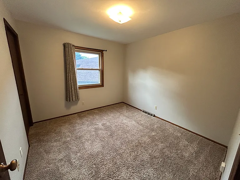 2711 Albany Ct — Photo 13