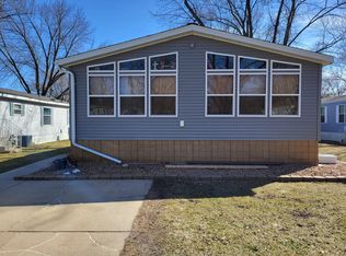 1970 85th St W, Inver Grove Heights, MN 55077