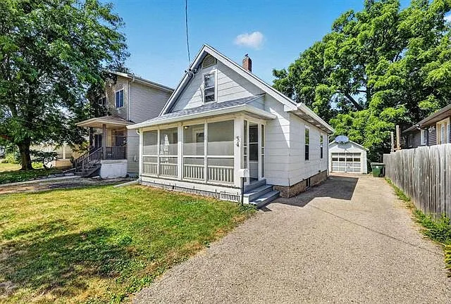 3 bed, 2.0 bath, 1042 sqft, $2,400 — Photo 3
