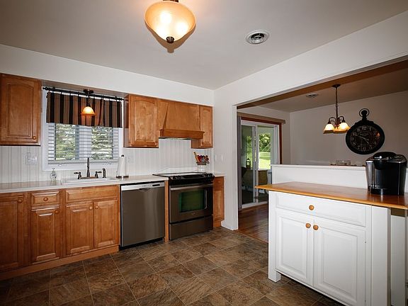 Lower level 1/2 bath...