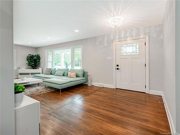 4th image of 1322 Fox Run Dr
