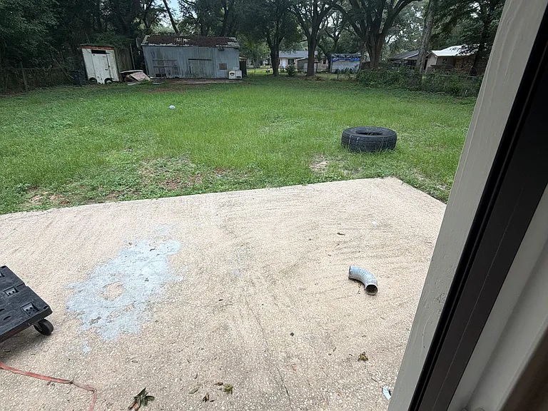5621 Graymont Ln — Photo 2