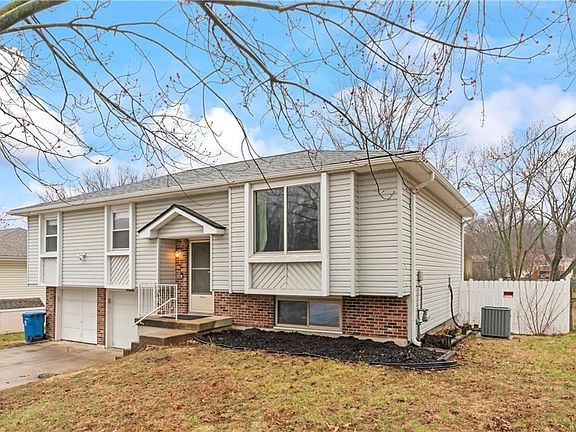 2nd image of 1422 N Blue Mills Rd