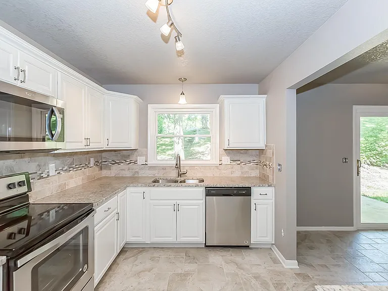 5800 N Belton Ave — Photo 13