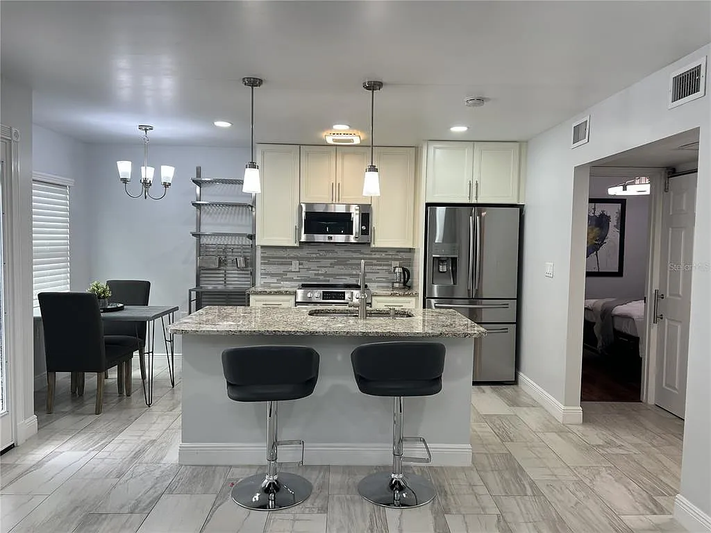 2 bed, 1.0 bath, 756 sqft, $1,850 — Photo 2