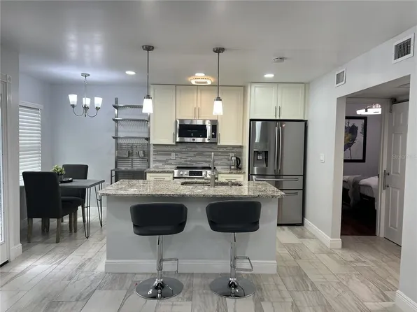 1742 8th St, Sarasota, FL 34236