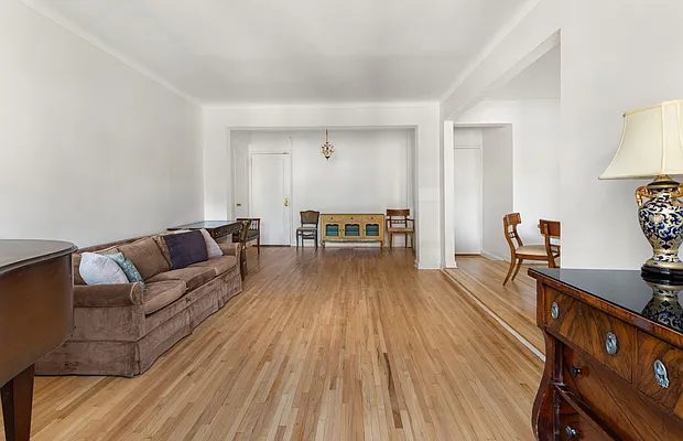 Living room, photo 2