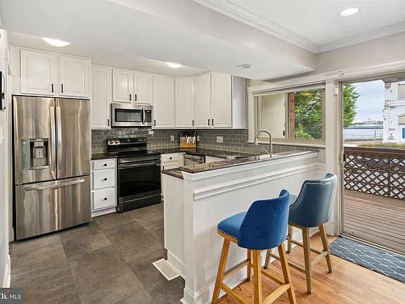 5th image of 1 Queen St Unit 13A
