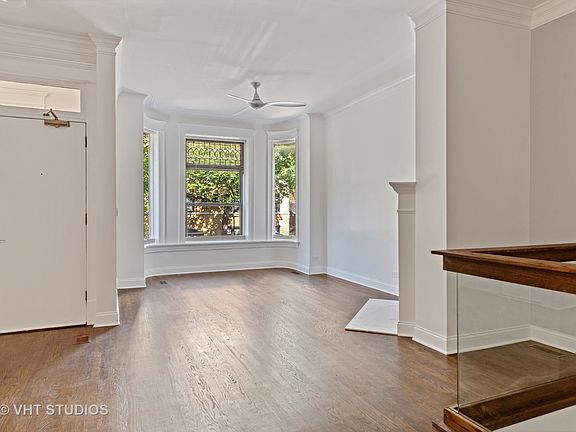 3rd image of 4008 N Clarendon Ave #1B