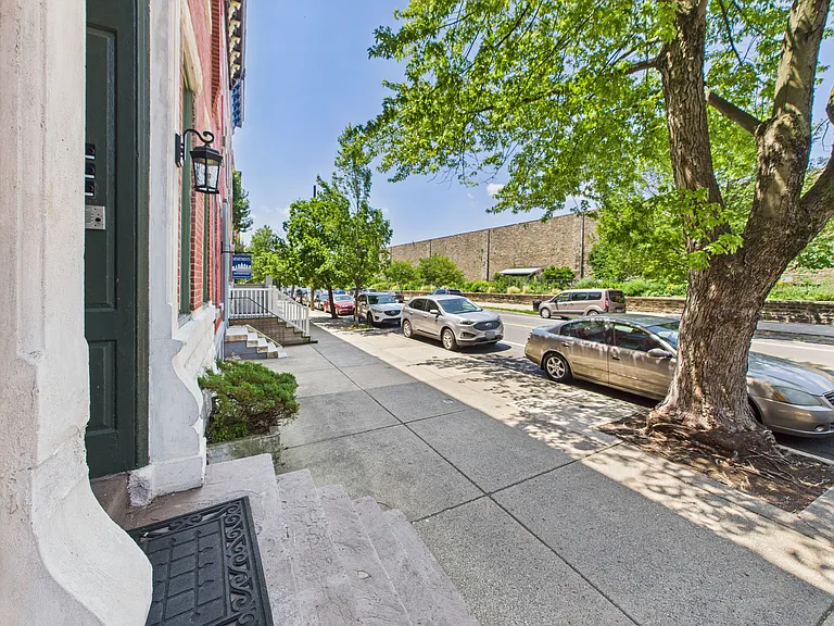 743 Corinthian Ave #3R — Photo 2