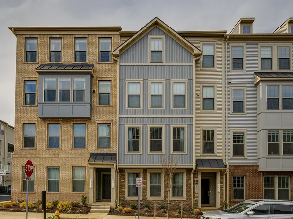 203A Park Central Ter, Manassas, VA 20111