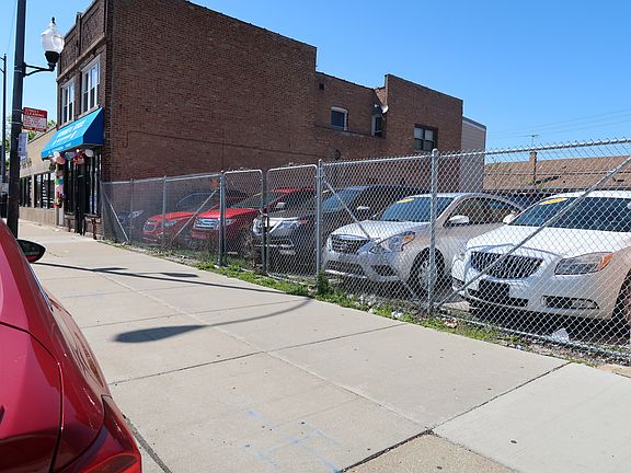 3rd image of 5348 W Diversey Ave
