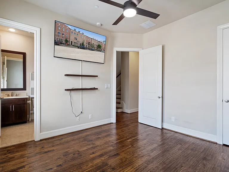 675 S Cesar Chavez Blvd — Photo 9