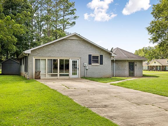 3rd image of 100 Lakewood Cir