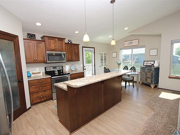 2nd image of 4304 S Vista Park Ave