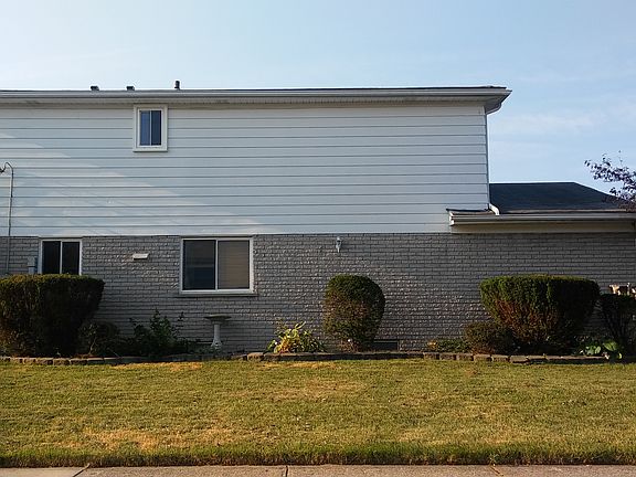 3rd image of 27116 Marshall St
