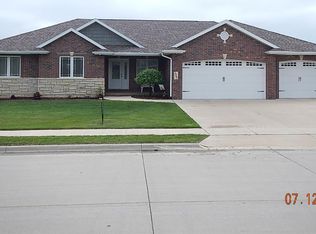 2247 Julia Dr, Dubuque, IA 52002