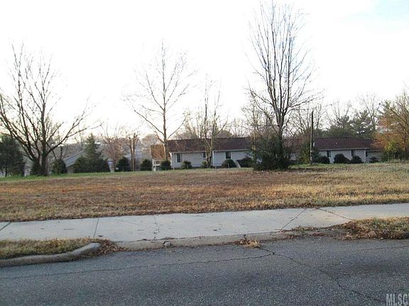 4th image of 4 Avenue NE