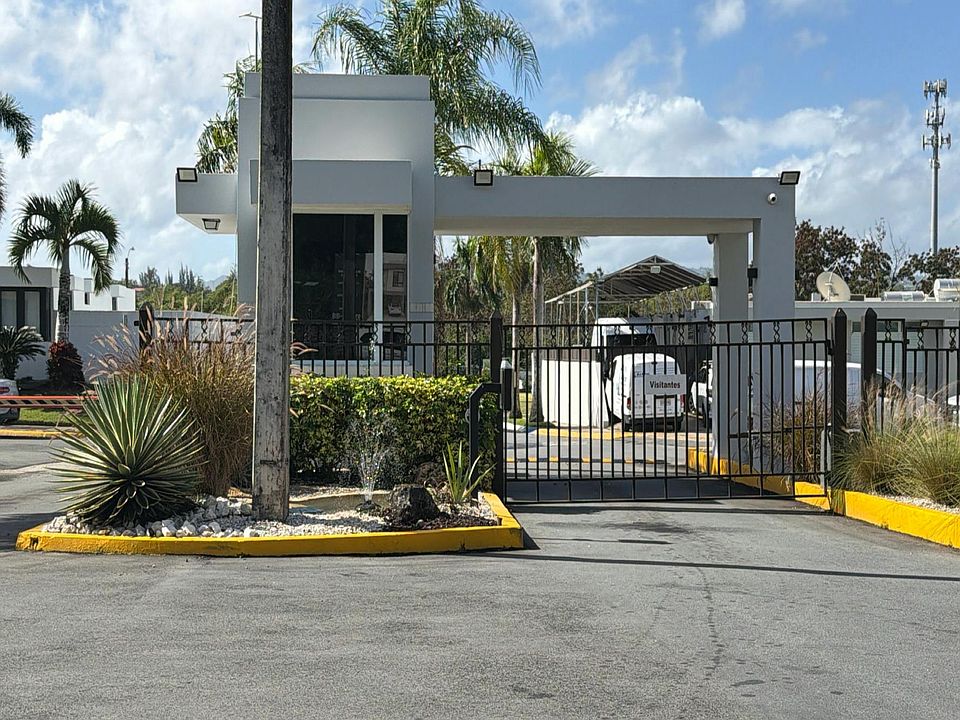 1st image of E 14th St