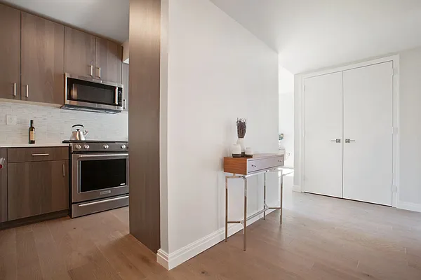 Rented by Greystar | media 12