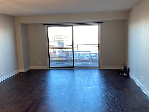 3rd image of 26 10th St W Unit 1008