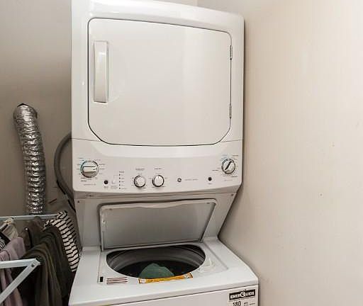 4th image of 2900 W Diversey Ave #721
