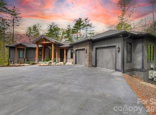726 Ugugu Dr, Brevard, NC 28712