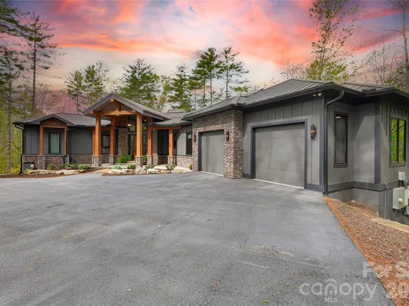 726 Ugugu Dr, Brevard, NC 28712