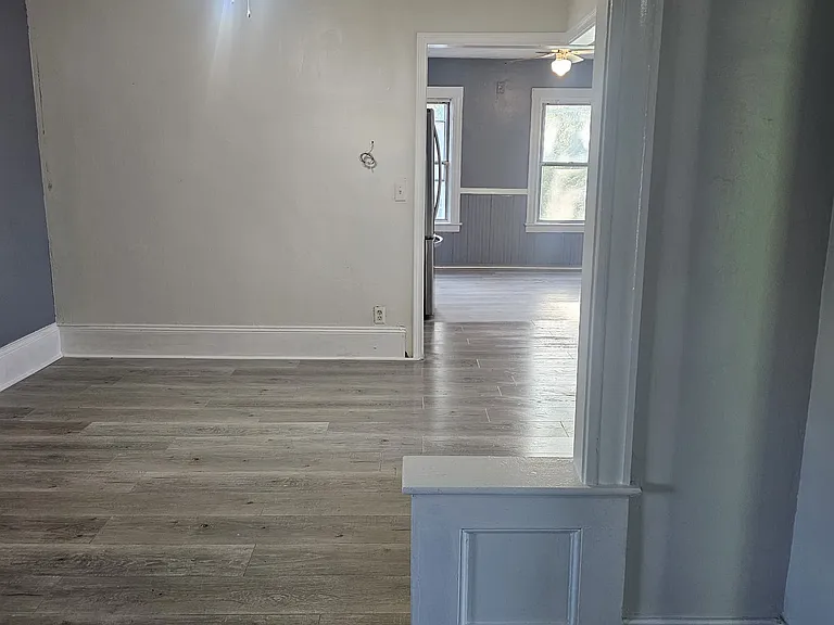 118 Chaplin St — Photo 9