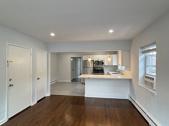 3rd image of 529 Bloomfield Ave APT 5