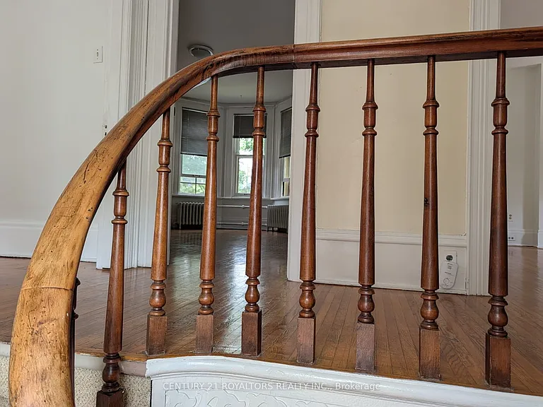 52 Wellington St S #2 — Photo 4