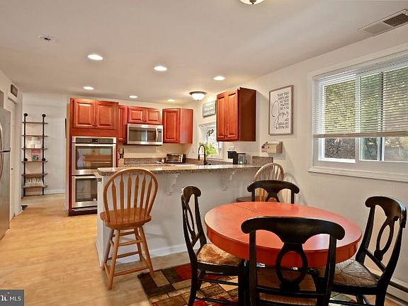 5th image of 458 Windsong Rd