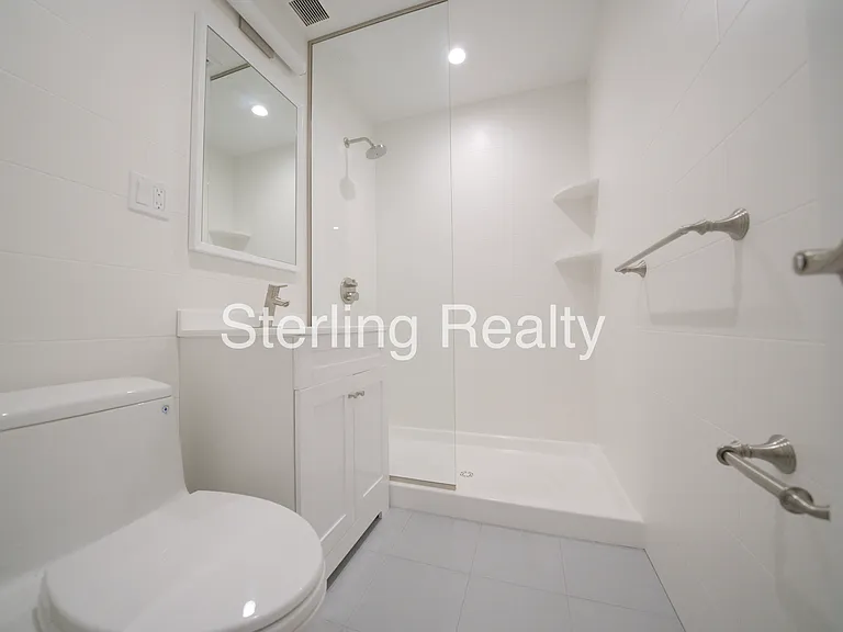 27-24 Hoyt Ave S #2R — Photo 10