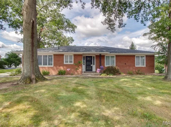 3212 Morkel Dr, Godfrey, IL 62035