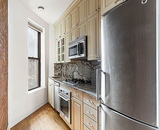 3rd image of 76 W 85th St APT 3A