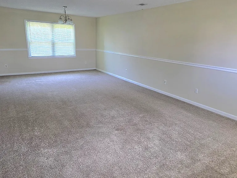 901 Fairborn Cir — Photo 10